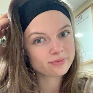 Meet your Posher, Abigail